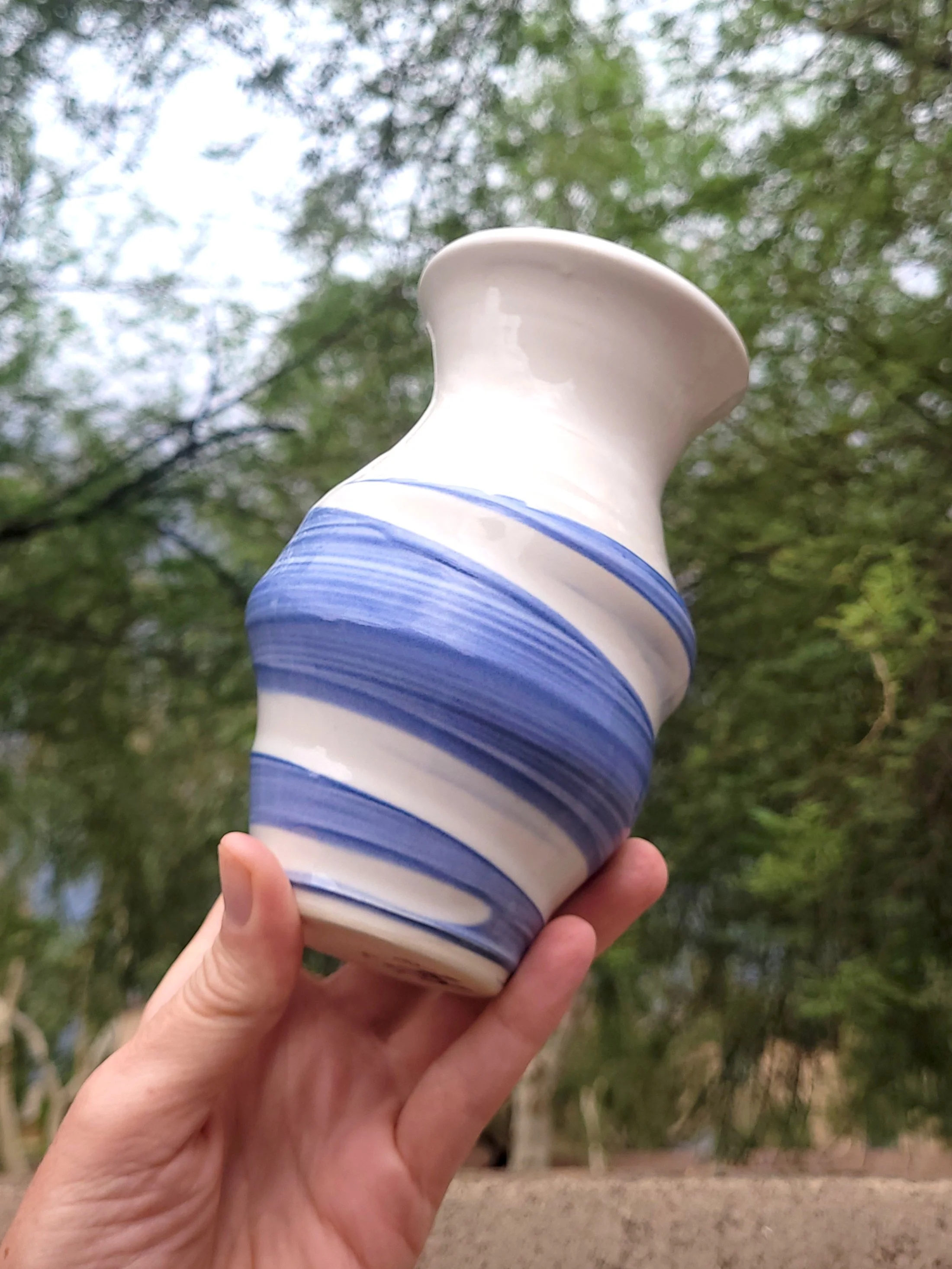 WhiteBlueSlippedSwirlVase5.jpg