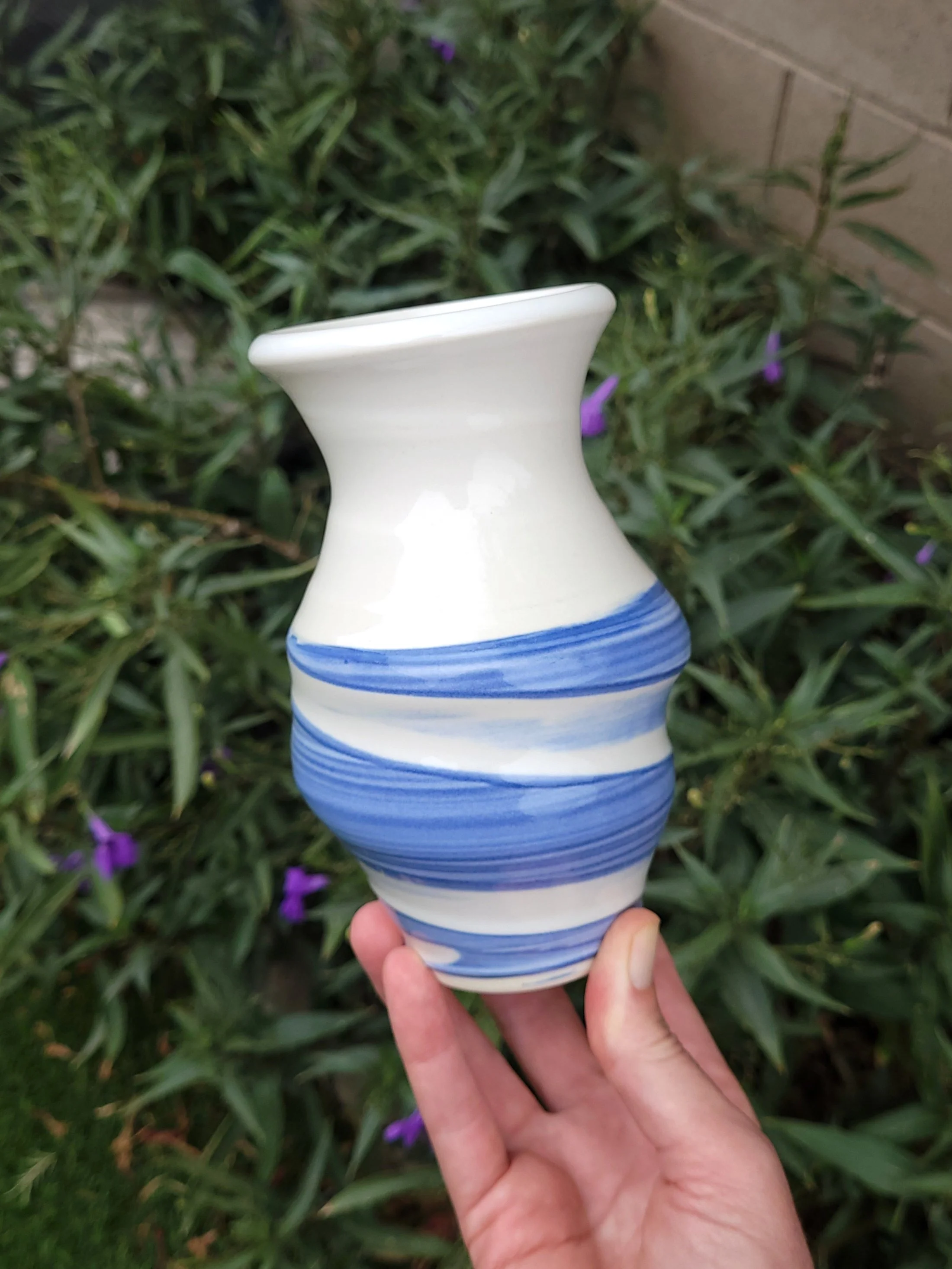 WhiteBlueSlippedSwirlVase6.jpg