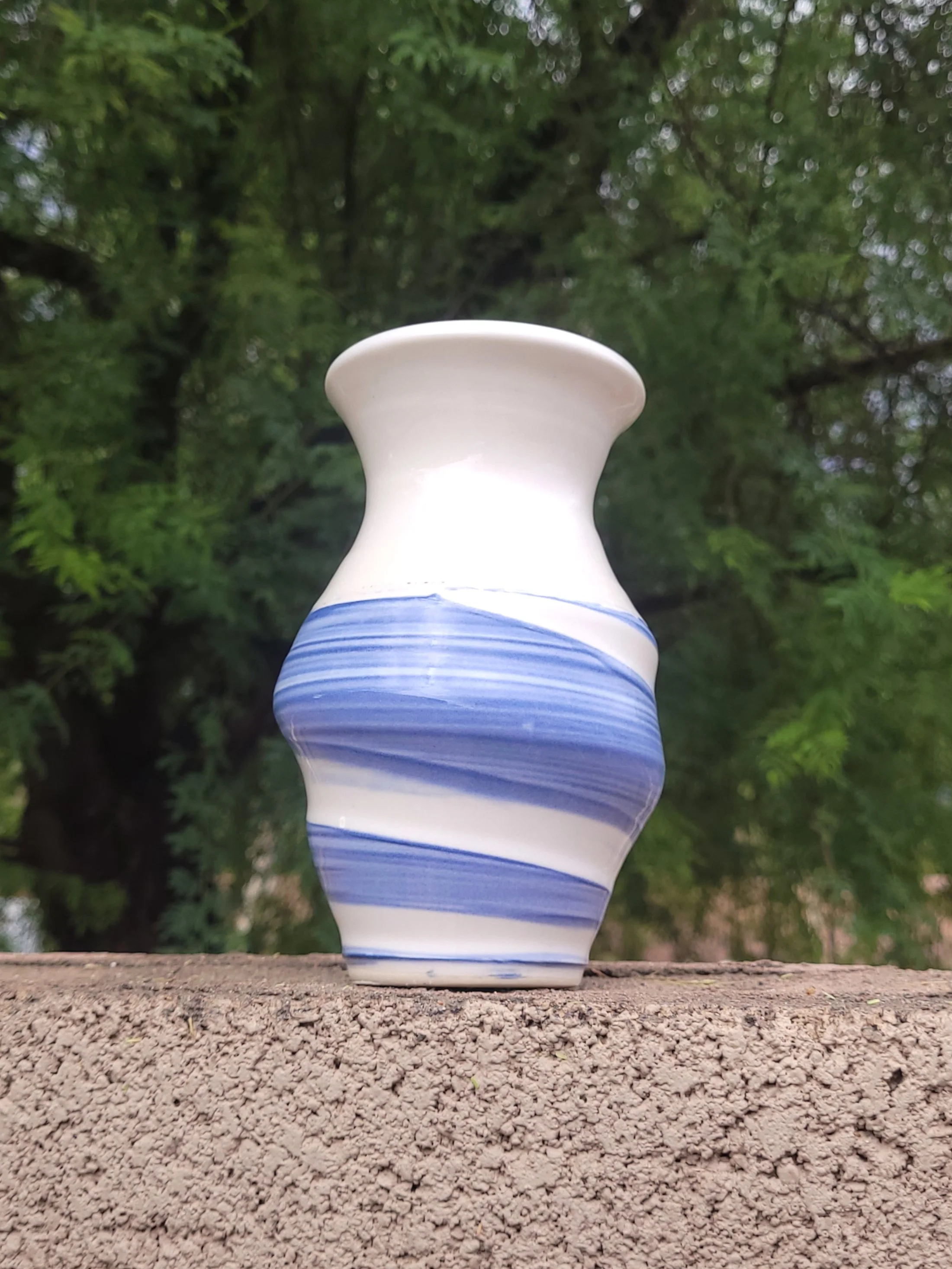 WhiteBlueSlippedSwirlVase4.jpg