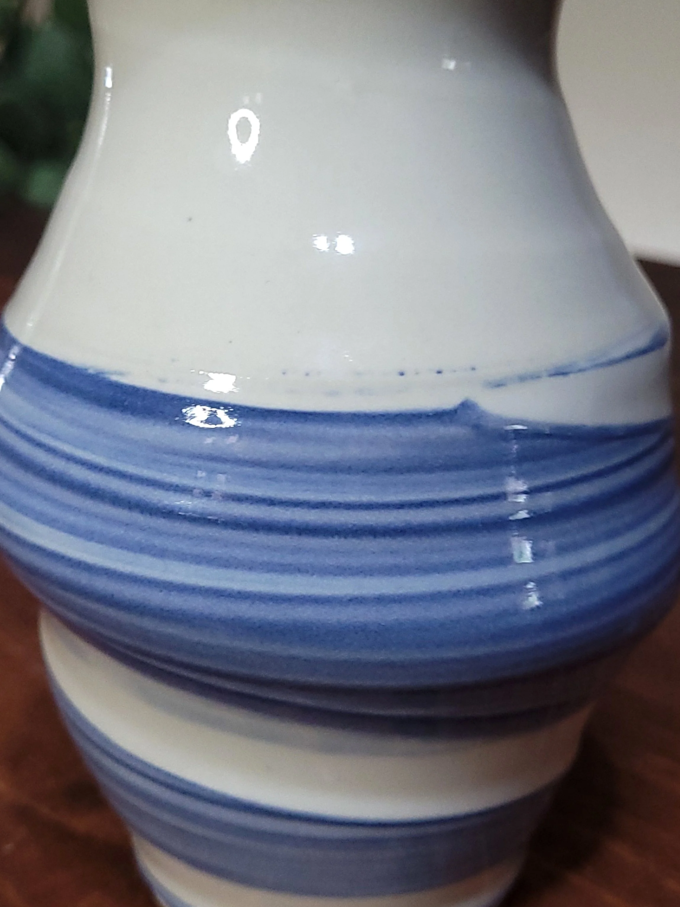 WhiteBlueSlippedSwirlVase14.jpg