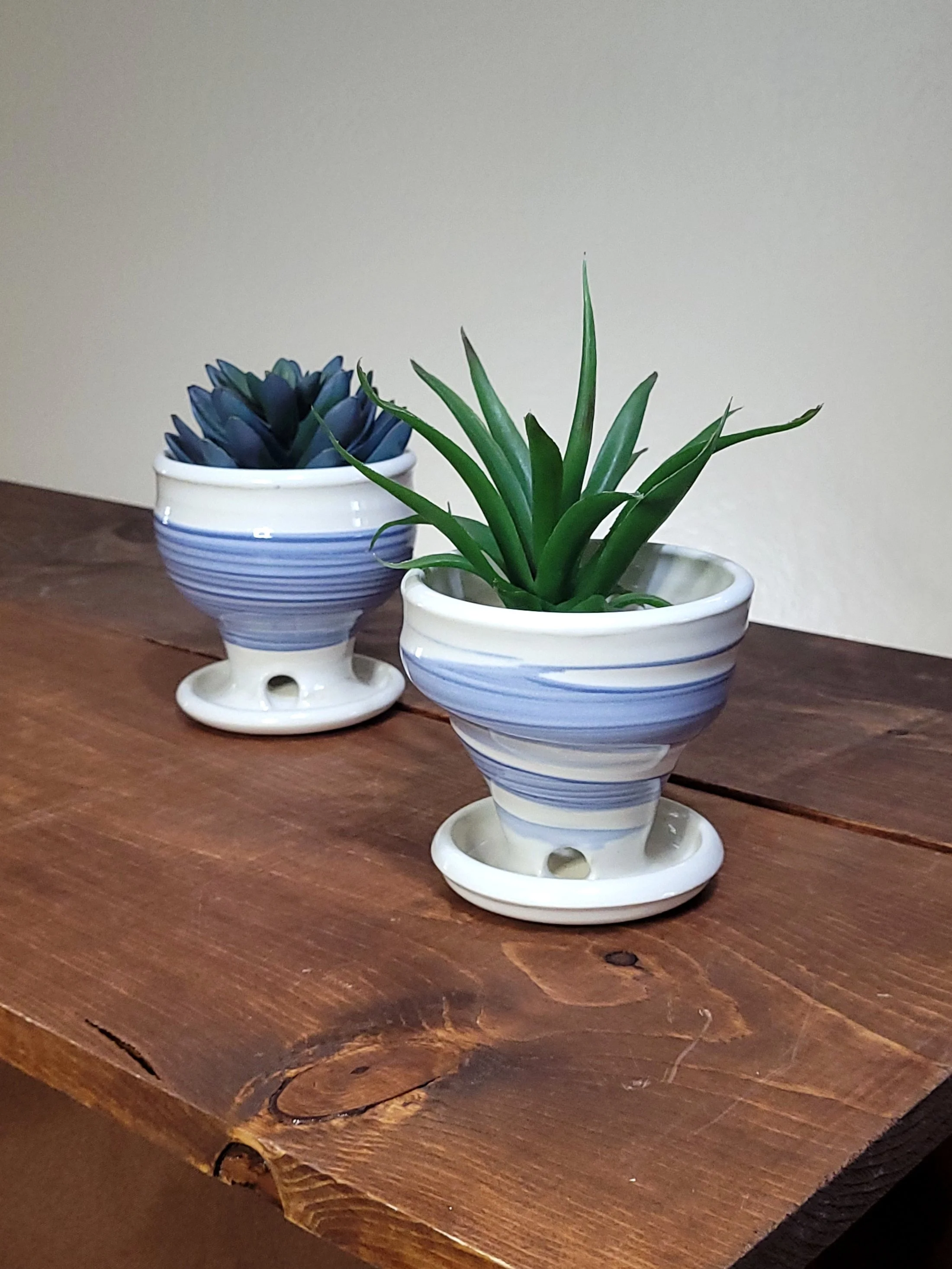 WhiteBlueSlippedSwirlPlanter10.jpg