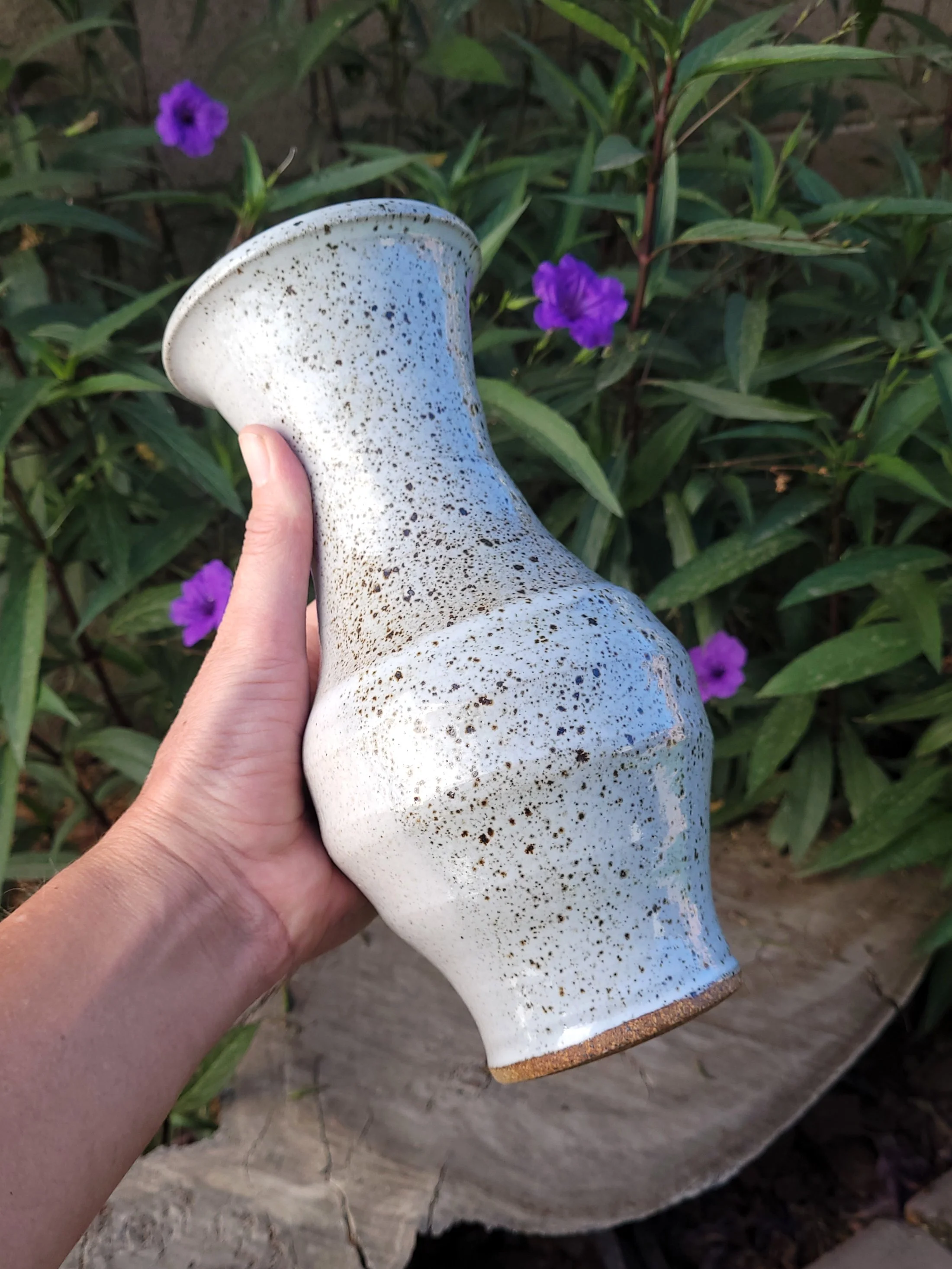 SpeckledWhiteVase14.jpg