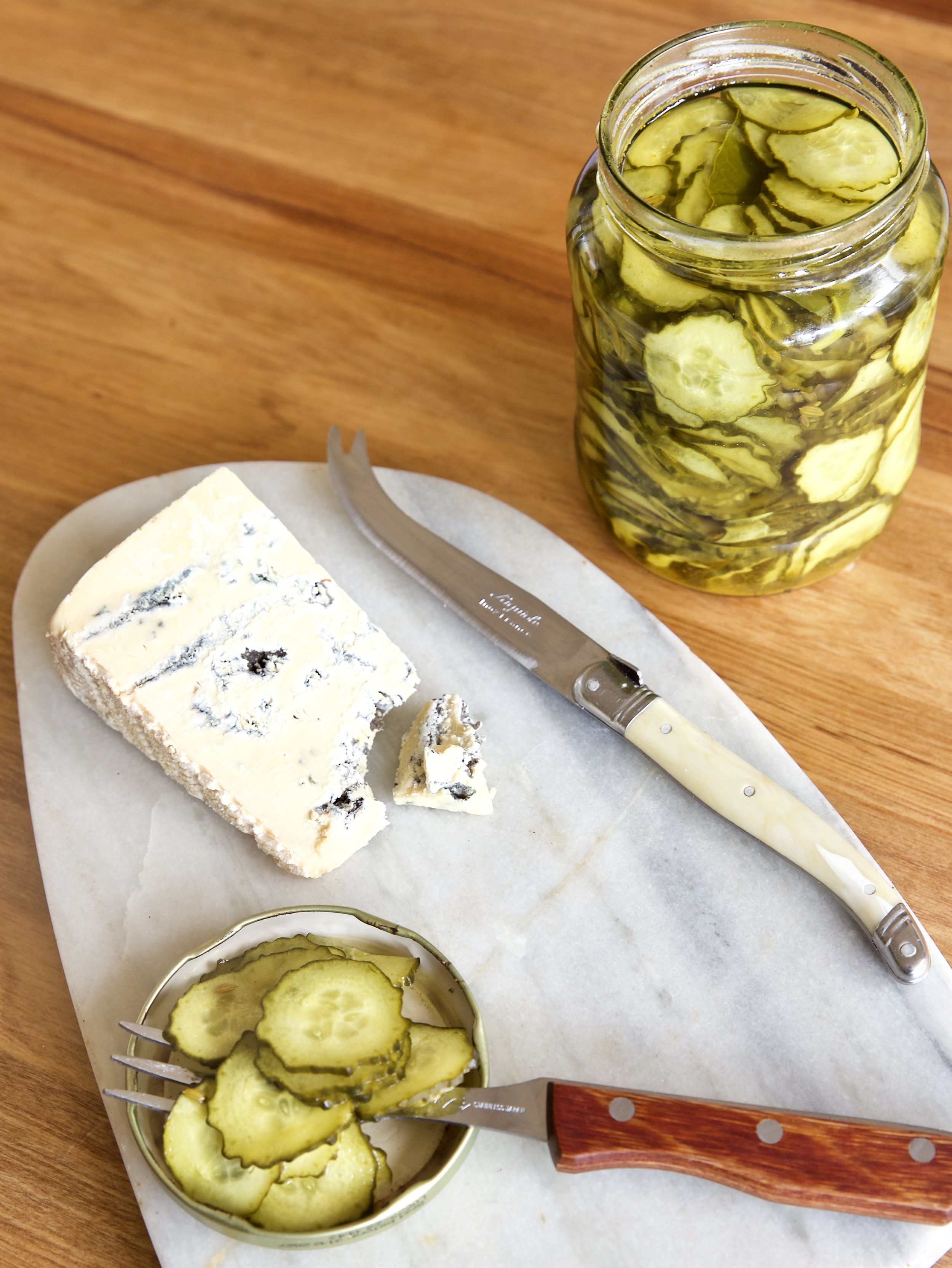 QUICK CRUNCHY PICKLED CUCUMBERS