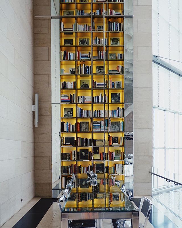IDAM restaurant, in the heart of the museum, offers delicious cuisine and views of this very fancy bookcase 😍