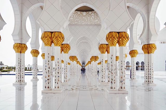 Day ✌🏼 in Abu Dhabi: the magic of the Sheik Zayed Grand Mosque