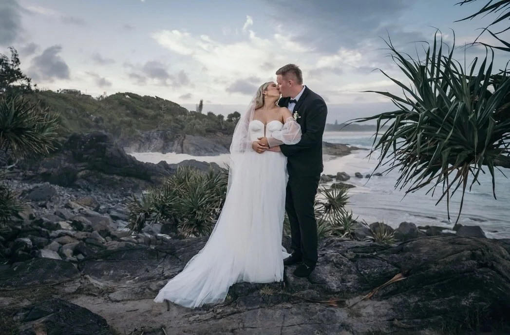 &ldquo;The moon doesn&rsquo;t reflect the light from the sun, it reflects her.&rdquo;
@j.ironword 📷 @elishawhite.com.au  for @wildheartedandhitched