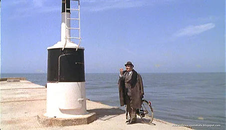 The intellectual storyteller and town historian in Amarcord