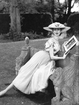 Della Oake 1950's Cecil Beaton exemplifies the postwar conservatism that suggested the rigid codes of classical painting and the unquestioned authority of the ruling classes. "Normalcy and good taste" were the orders of the day.