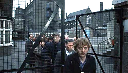 The first time we see Thomas in Blow-Up : leaving the homeless shelter.