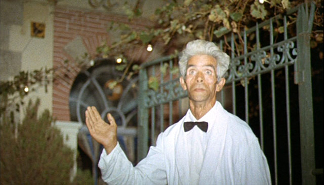 Toby Dammit A waiter seen momentarily with the lights of a moving Ferrari- is clearly real but posing as a statue or a cut-out. Strangely he also resembles a religious figure in the throws of revelation - or paralysis - but the moment of mystery has passed.
