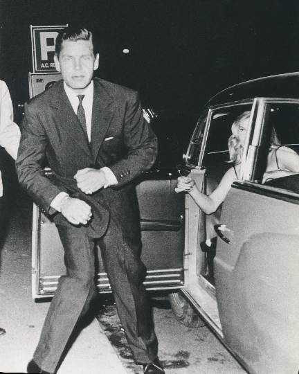 Tazio Secchiaroli, Anthony Steel and Anita Ekberg, 1958