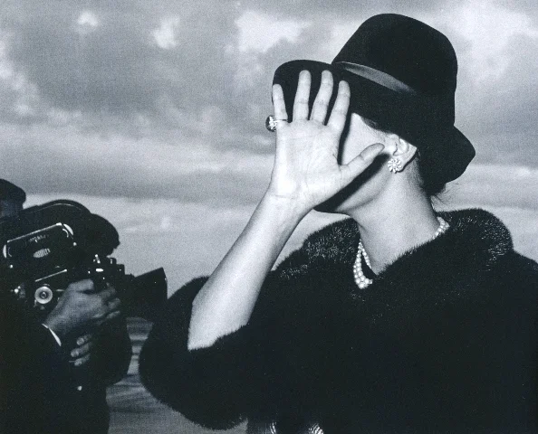 Agenzia Dufoto, Sophia Loren at the Airport , 1961