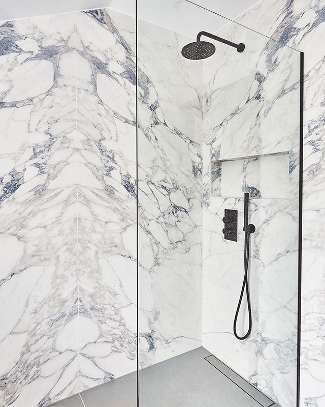 The guest shower...Can I come and stay please? We installed bookmatched 3m faux Arabescato Stuario tiles. Swipe to see the before image! #fauxmarble #interiordesign #design #huxleyhome #lussostone #bathroomdesign Abbeville road, SW4