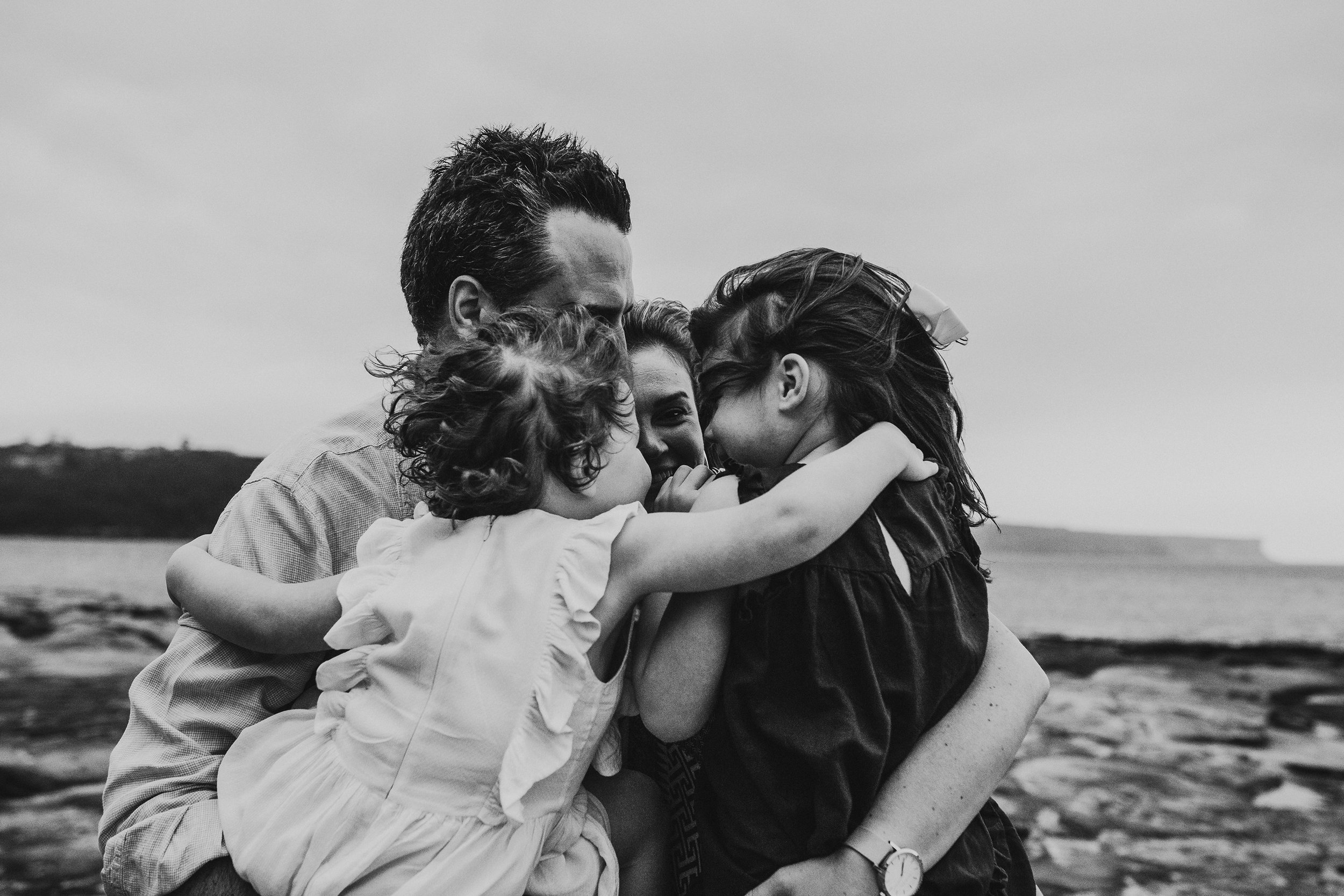 Family cuddles - Lauren Kennedy Photographer