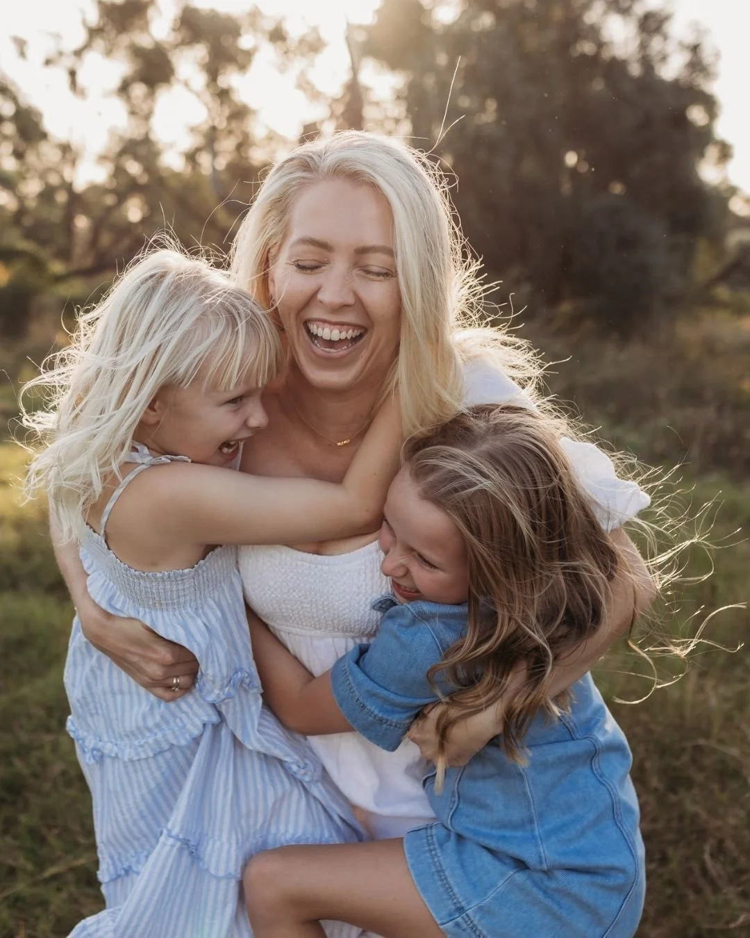 I loved capturing this mum with her beautiful playful girls.  So special capturing the connection. Make this the year you get in the Fram with your babes!
.
.
#hawkesburyfamilyphotographer #hillsdistrictfamilyphotographer #Sydneyfamilyphotographer #b