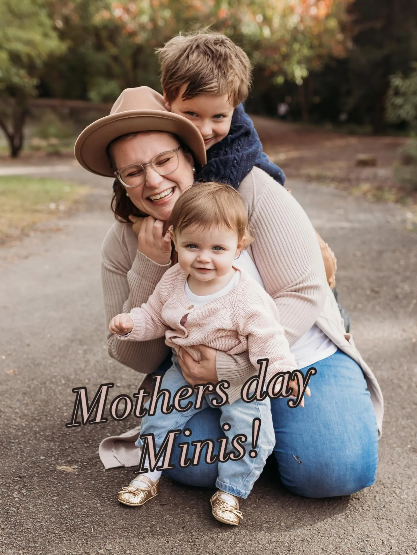 Mother&rsquo;s Day minis are coming!
Sessions will be on the 12th April and 26th of April. Dm me to add yourself to the presale list to get all the info first!