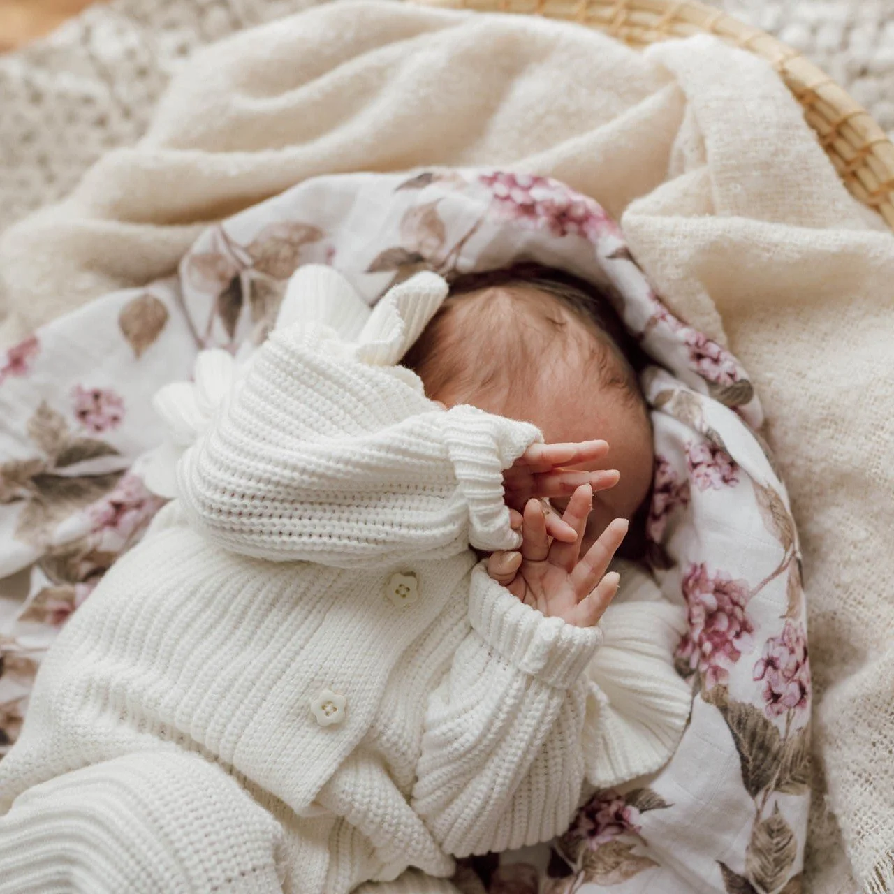 Forget monday, I am having the Tuesday blues! Lets go back to bed people and call it a day, whose with me?

#hawkesburyphotographer #hawkesburynewbornphotographer #StorytellingPhotography #UnposedMoments #InHomeSession #sydneynewbornphotography #Fres