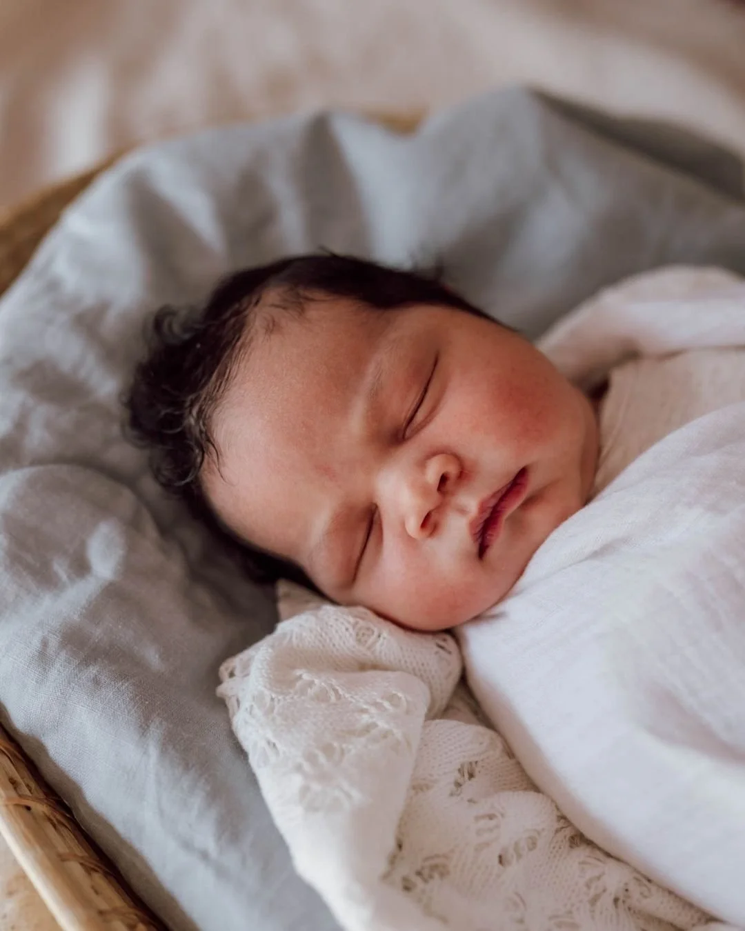 This little guys is one of the chunkiest bubs I have ever shot.  He has those super yummy chubby cheeks and such a full head of hair you could almost think he was three months old haha!

#hawkesburyphotographer #hawkesburynewbornphotographer #Storyte