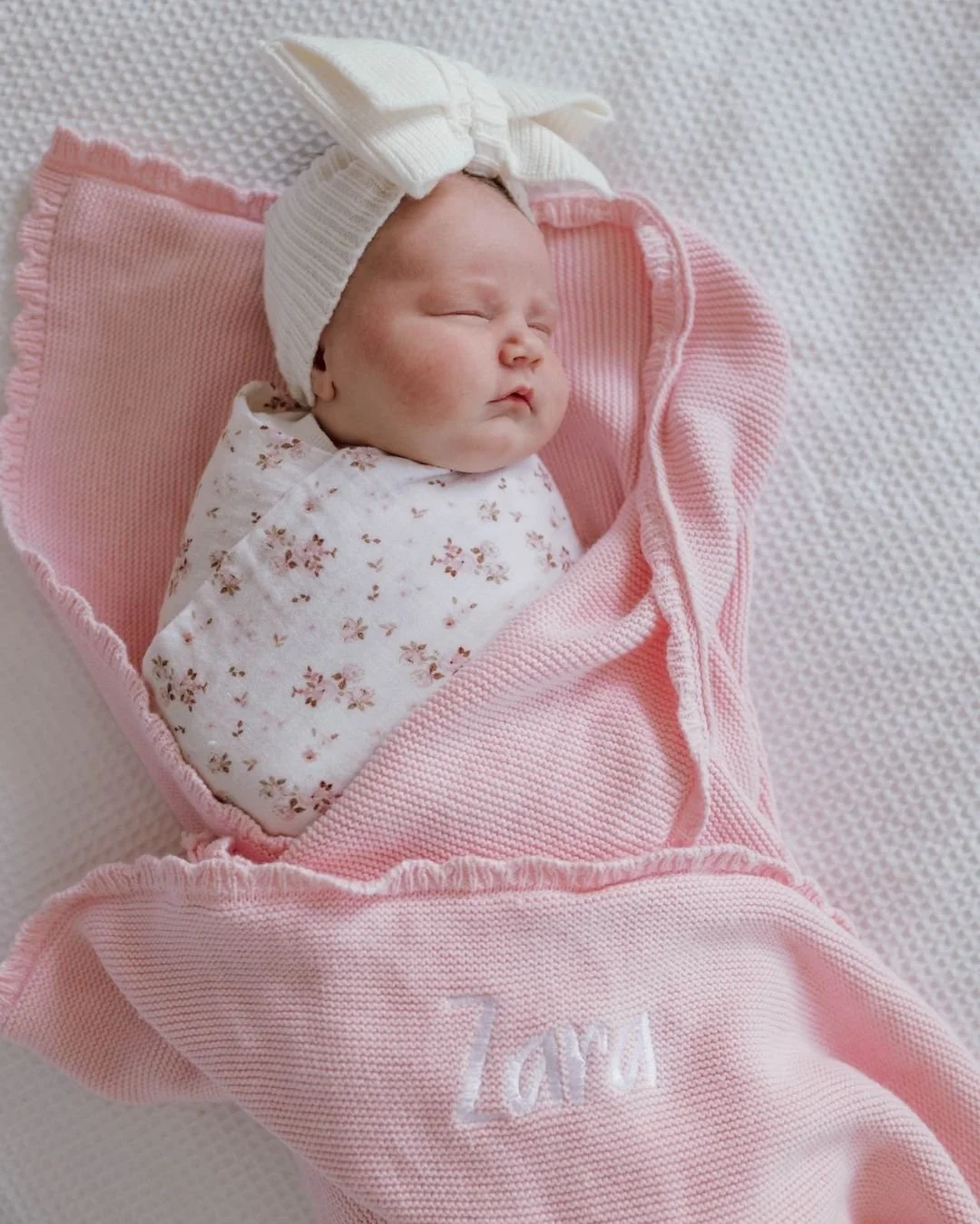 Isn't she a sweetheart?! Such a gorgeous little squish. If you have anything sentimental you would like to include in your newborn images I love to incorporate that for you.
I have busy baby month coming up but still have a couple of spots if you wou