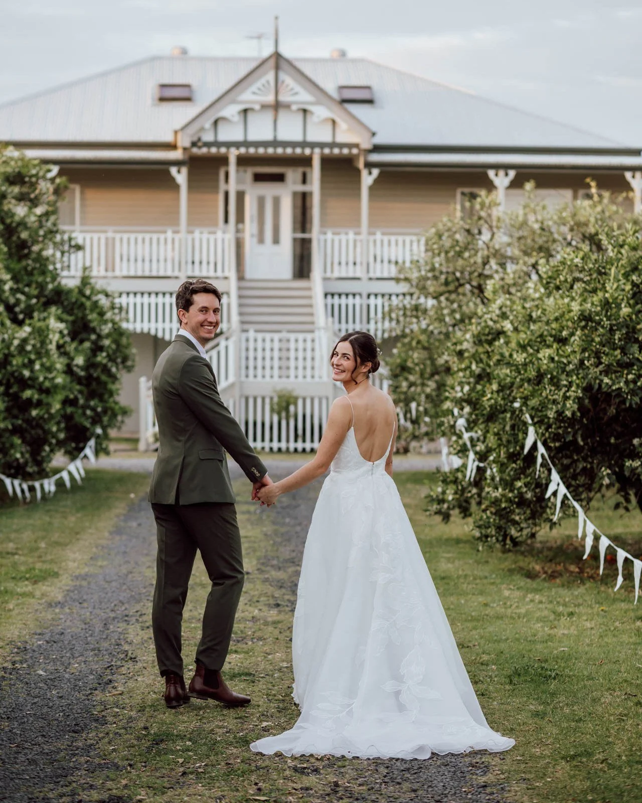 Awww this was one of my favs from 2025. This couple were so chilled and laid back, it was a perfect relaxed wedding for them at Cornwallis House in the Haweskbury.  Set on an orange orchard on the banks of the Hawkesbury river, it is just peaceful an