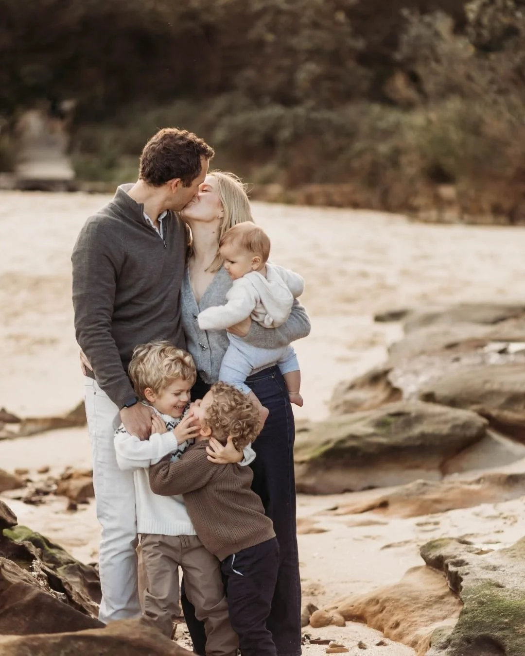 Knit jumpers and jeans are my fav for photos! Nothing cuter than babes in snuggly knits, makes your photos look cosy and warm. When you book in with me I send you a helpful "what to wear" guide for all those that are not super confident in 