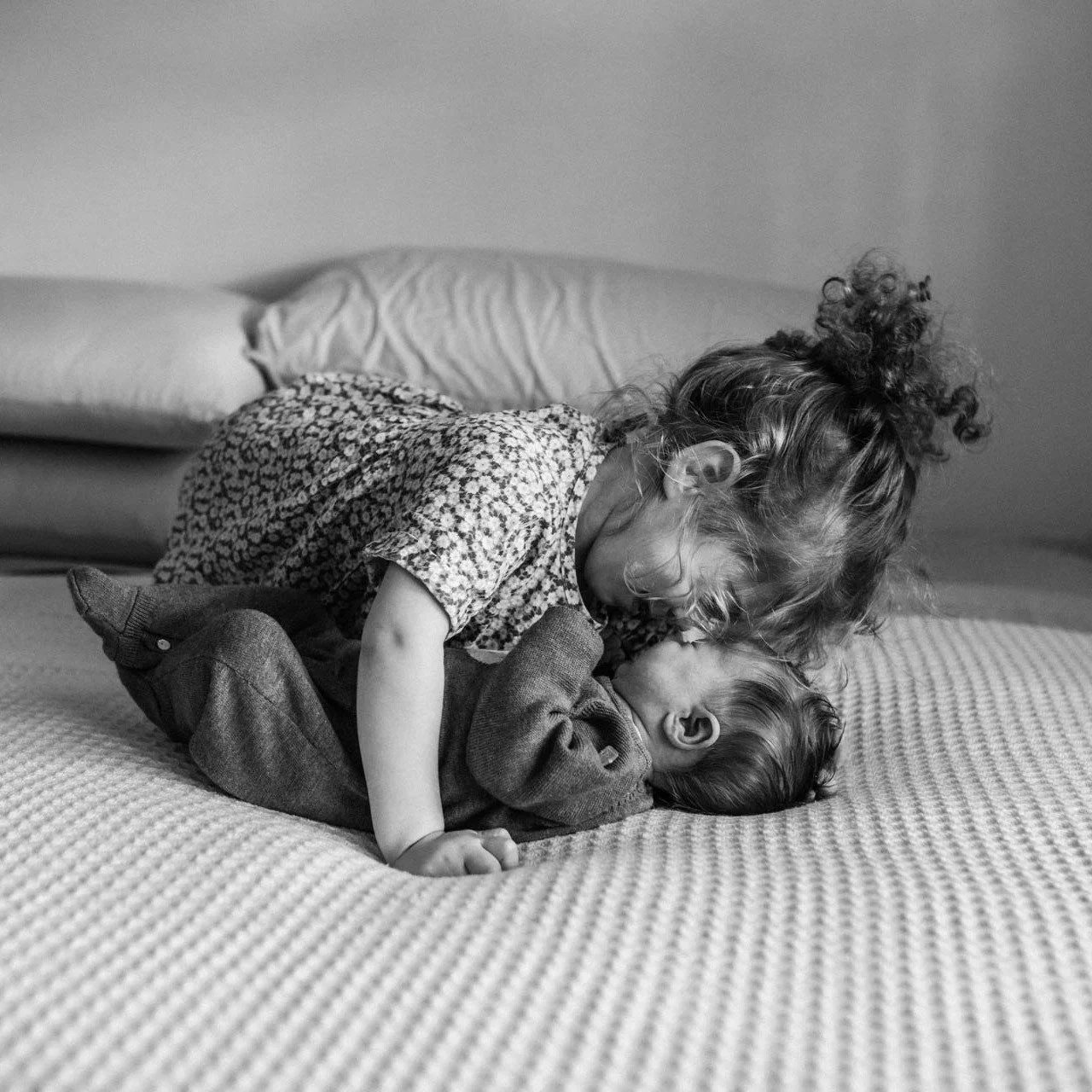 Siblings 💕 these girls have a lifetimes of laughs, giggles, fights and in jokes. How lucky they are having a built in bestie