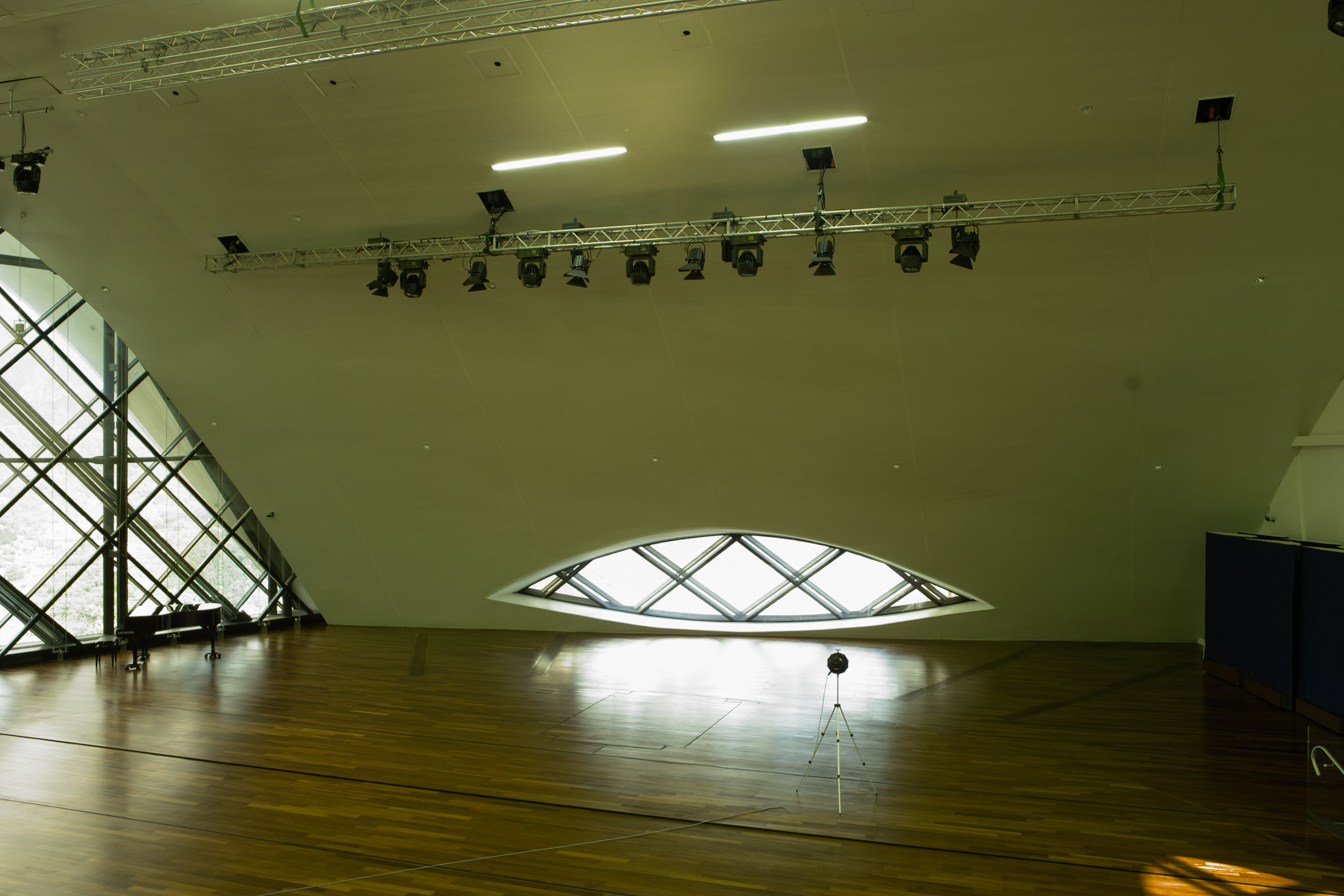 Studio Singer Niemeyer Auditorium Circular Array Measurement