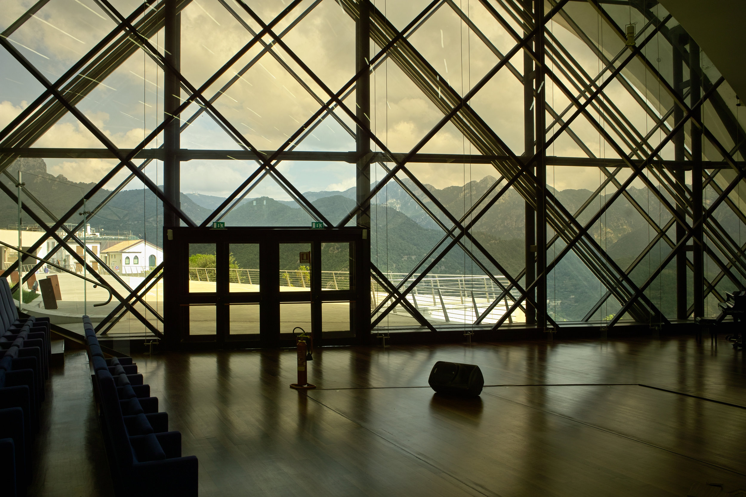 Studio Singer Niemeyer Auditorium Circular Array Measurement