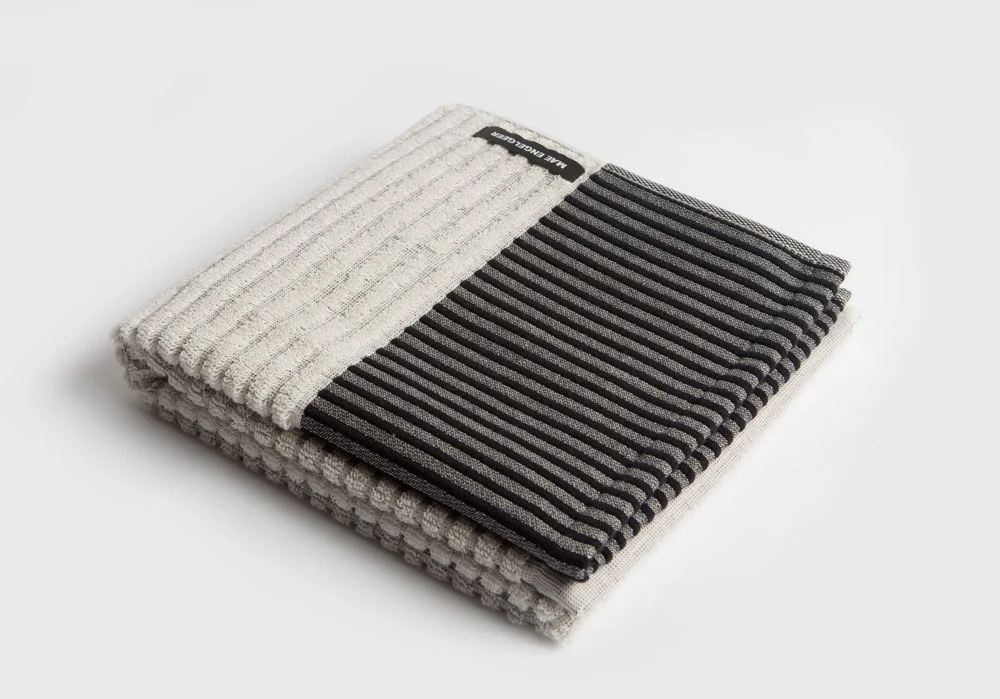 MAEENGELGEER_TOWEL-SERIE-JET_11.jpg