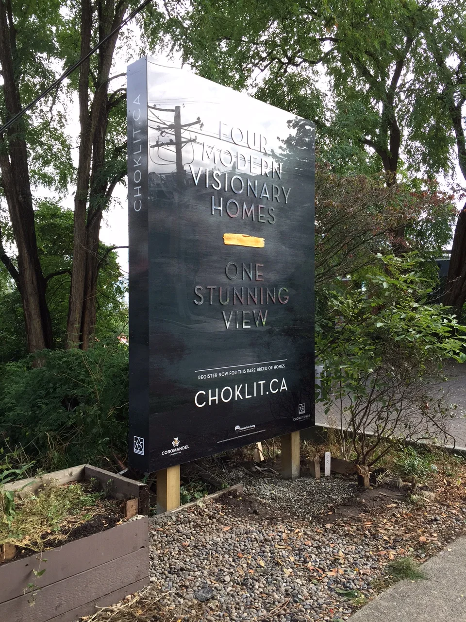 Choklit ClearAcrylicPylon-1.JPG