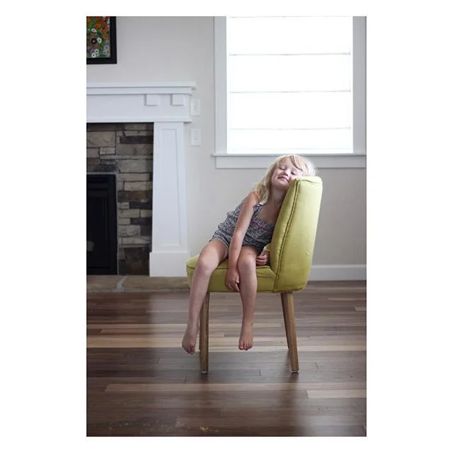 This little firstborn of mine... She doesn't love change. Seeing our house getting emptied while being passed around to sitters and friends, isn't easy on her sensitive little soul. Luckily she does love new adventures. And I'm sure she'll see the five of us being crammed into a tiny rental, as an adventure! I sure love snuggling that pretty little thing while we talk about her every thought and feeling. 😂☺️ #feeler #newbuild #letsdothis