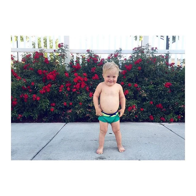 The frog-belly and chicken-leg combo is my absolute favorite. As if summer nights weren't dreamy enough... 😍 #welles #nothingdownabouthim #summernights