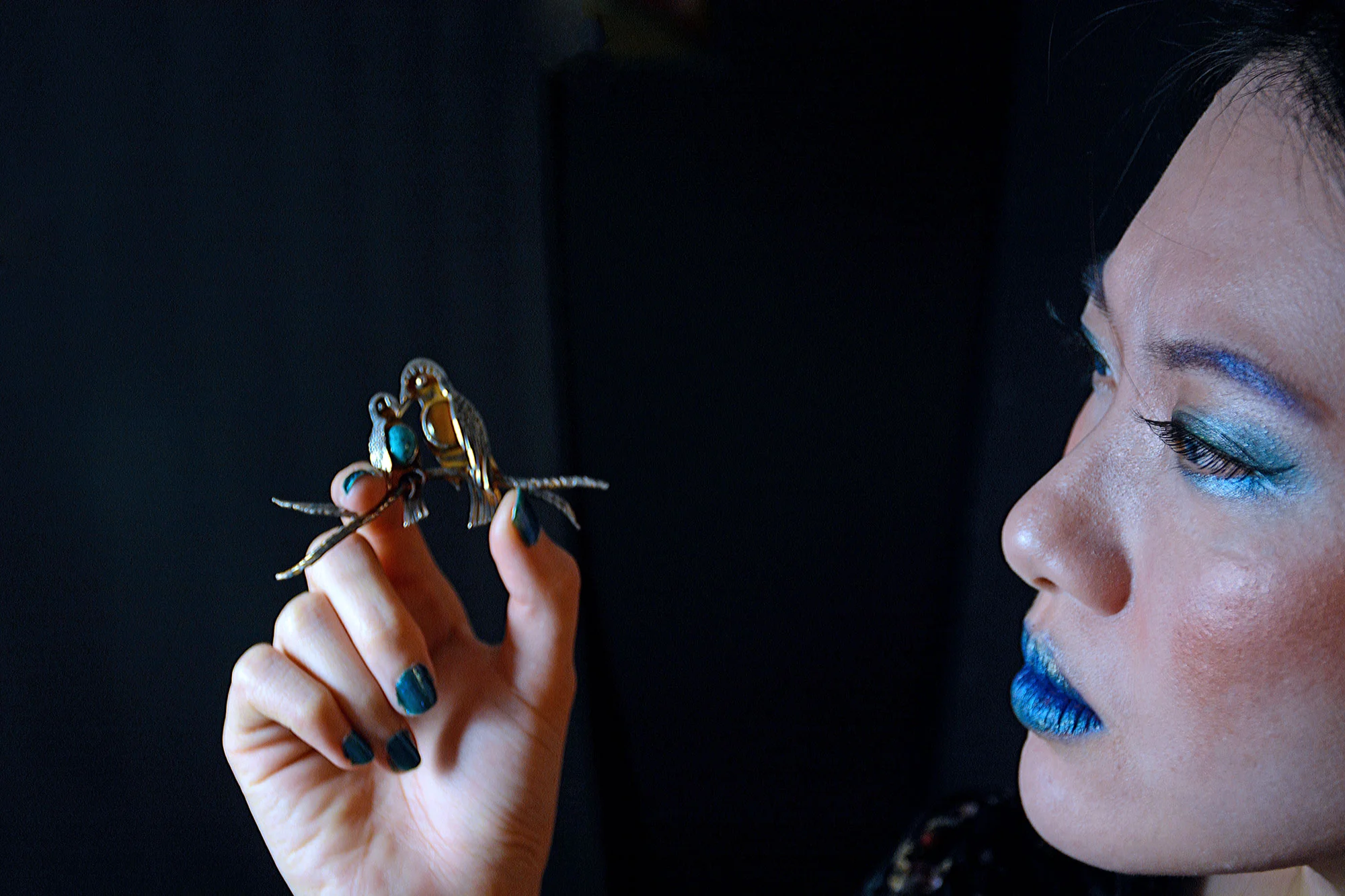 brooch_blue.jpg