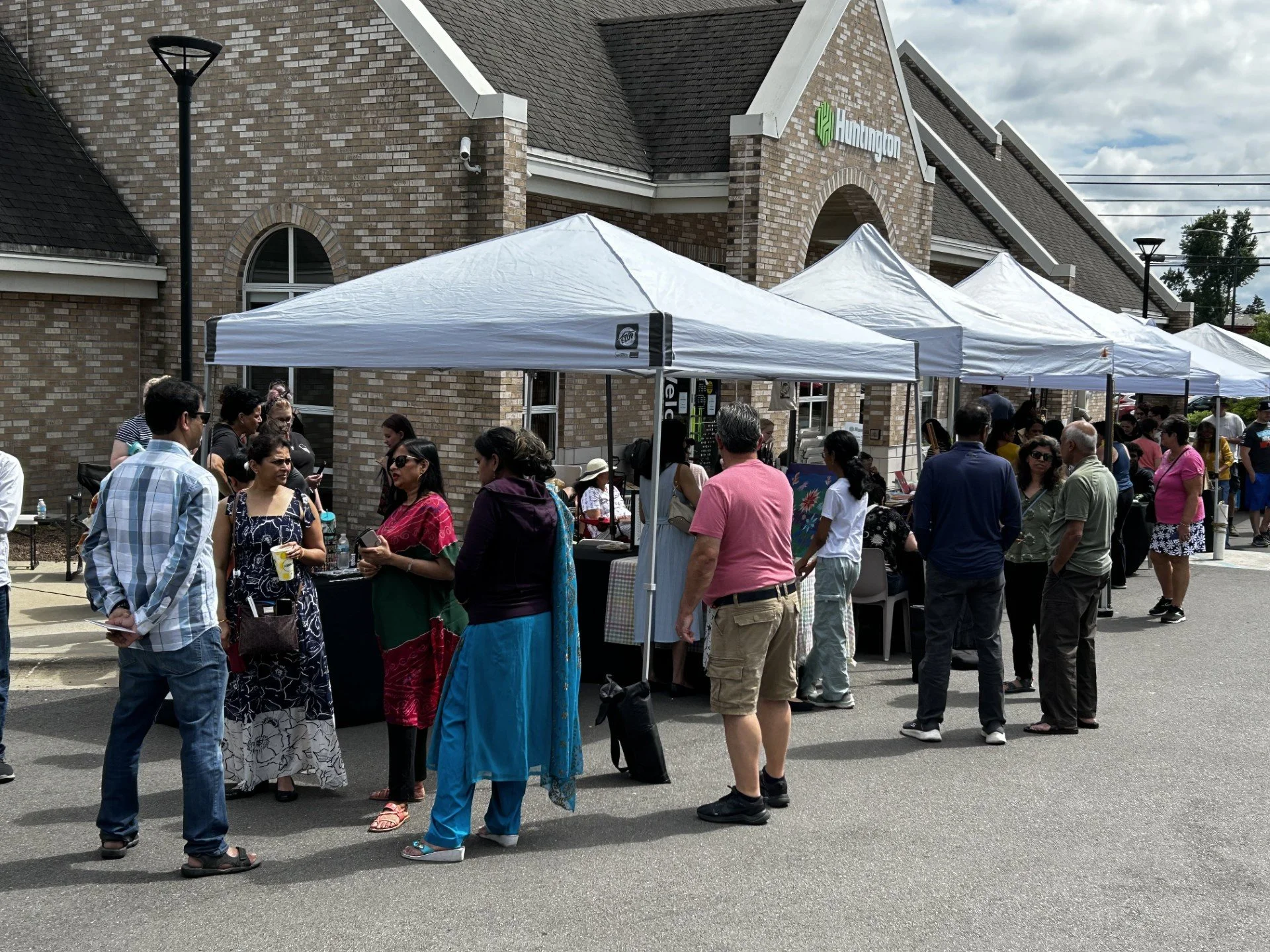 Kids Art Alley - Shoppers, lots of parents.jpg
