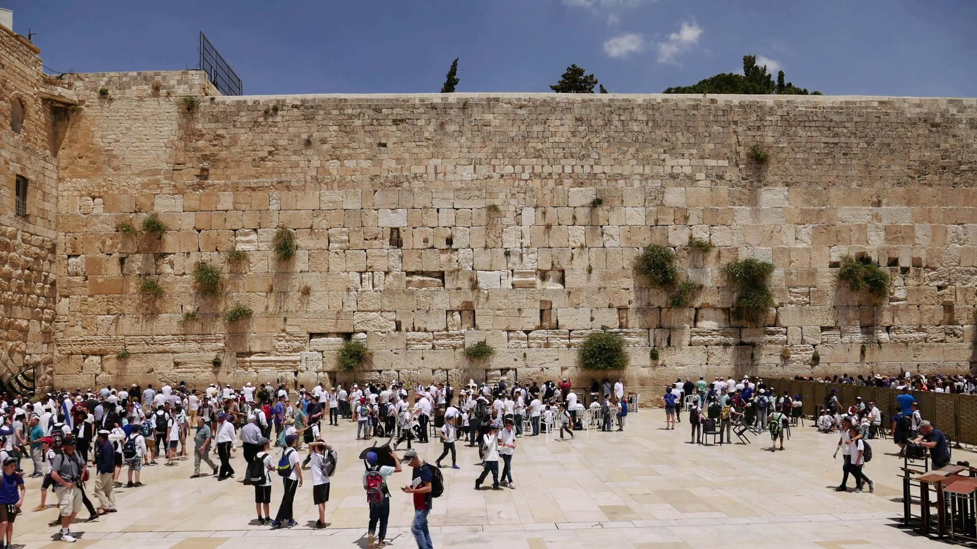 videoblocks-western-wall-or-wailing-wall-or-kotel-in-jerusalem-timelapse-plenty-of-people-come-to-pray-to-the-jerusalem-western-wall-the-wall-is-the-most-sacred-place-for-all-jews-on-the-planet_rvctjvrzw_thumbnail-full01.png