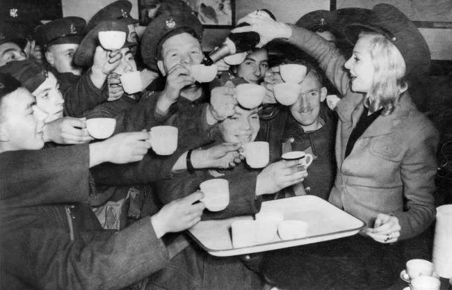 St. Pancras station in London on Nov. 7, 1939 https://flashbak.com/mobile-canteens-of-world-war-2-1939-1945-1966/