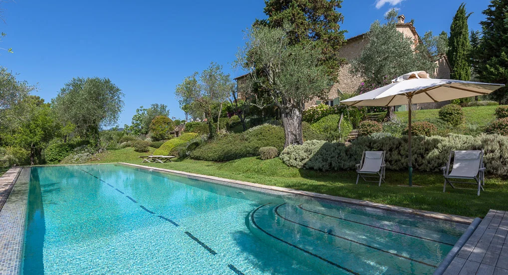 Pool & Grounds