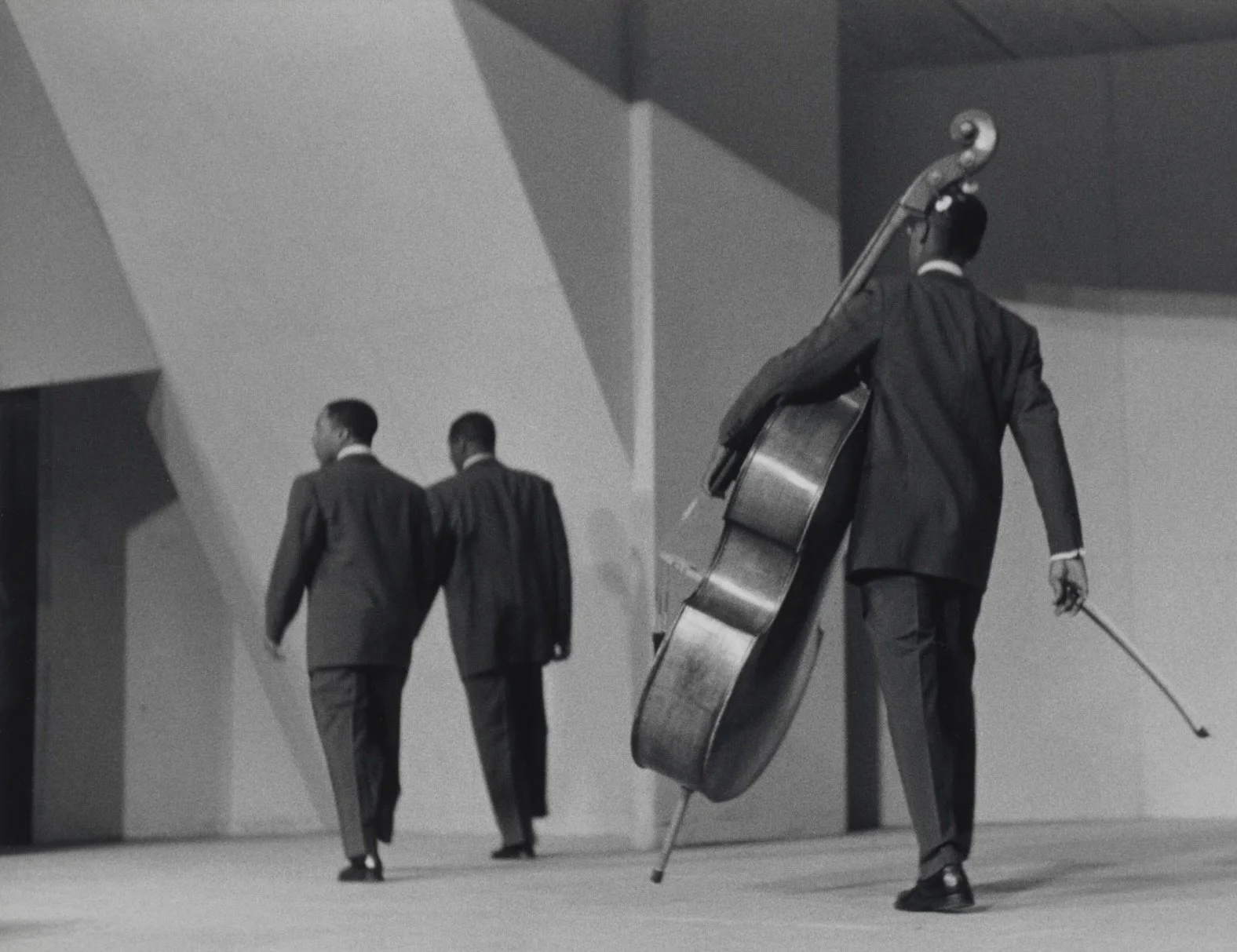PAC LA Members: join us for an exclusive walkthrough of Roy DeCarava&rsquo;s @decarava the sound i saw at @davidzwirner 

Created between the late 1940s and the 1960s, these photographs are DeCarava&rsquo;s unwavering exploration of how the visual an