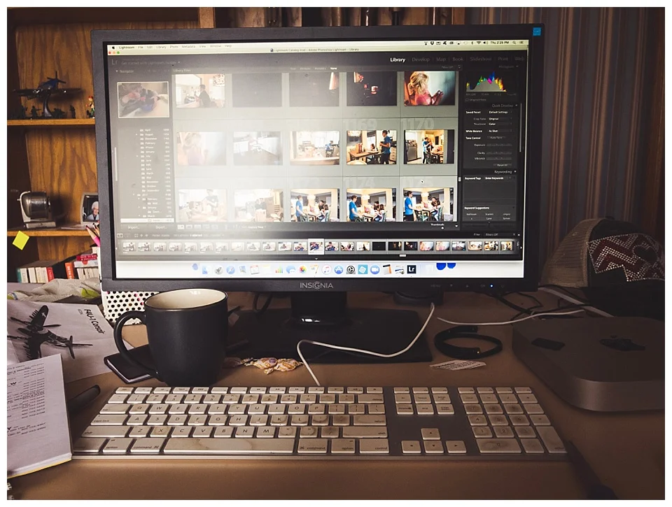 2:26 pm // My "me-time" every afternoon is often spent in front of the computer. Today I'm working on culling and editing 1600 photos from a recent Week in the Life session. And yes, my desk is as messy as my kitchen.