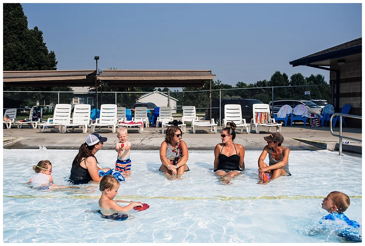 documentary-self-portrait-moms-in-pool_0017.jpg