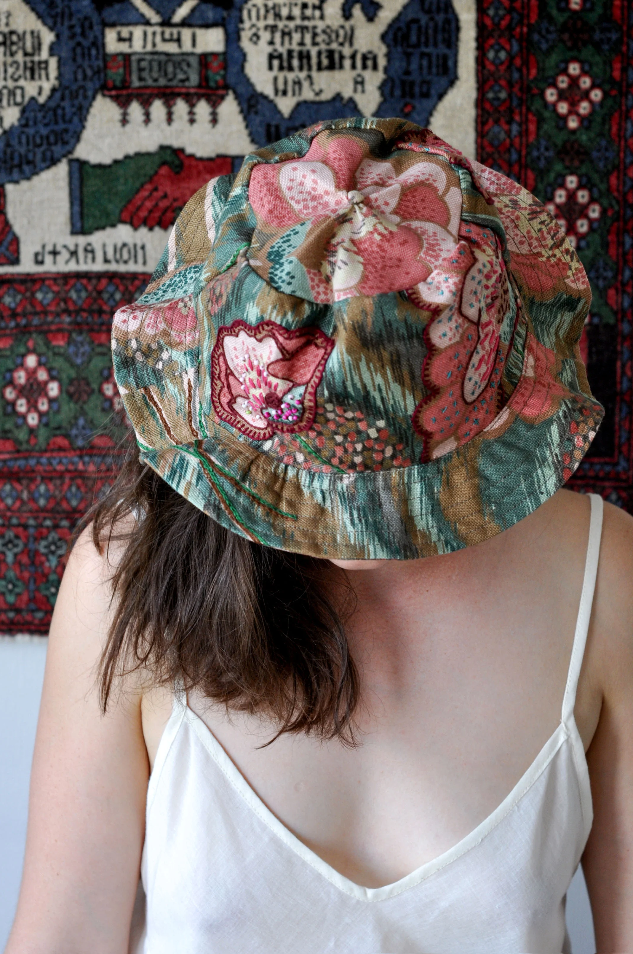 Embroiderd hat & Slip.jpg
