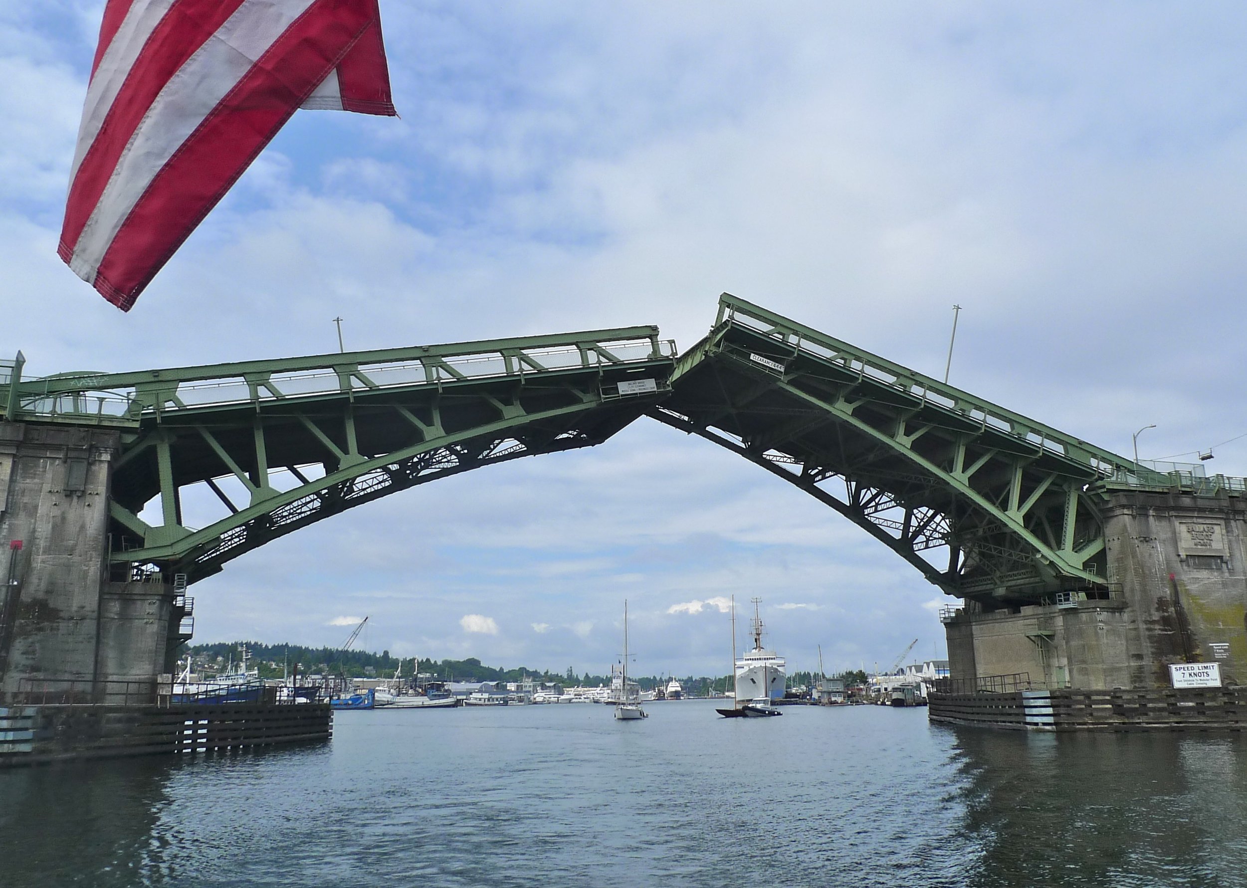 View_from_boat_of_Ballard_Bridge_opening_-_Seattle_2011.jpg