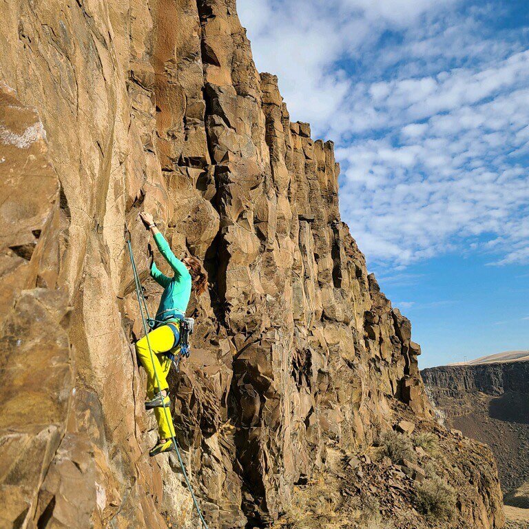 Desert climbs call for bright colors. Temps are dropping in the Pacific Northwest, but there are still plenty of places to chase the sunshine. 
#lasportivana #accessyourpassion #foryourmountain #climblikeagirl #sportclimbing #climbing