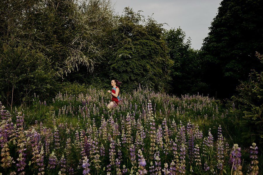 Spring is wrapping up beautifully here in the PNW! Normally a climber, Alexis @guns_n_daisies is working on reintroducing running to her training and with spaces like Discovery Park within city limits, she barely has to leave home. Sure makes it easy