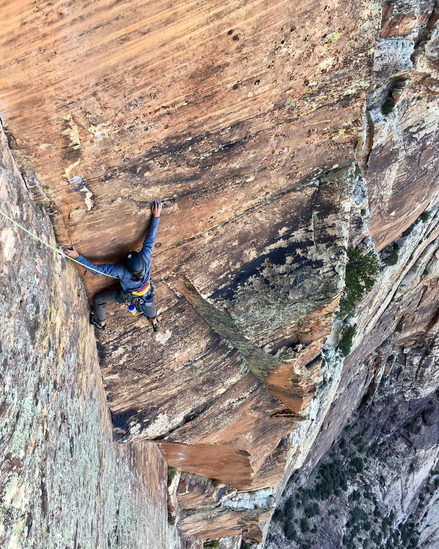 Desert season is upon us! Go grab a fresh pair of TC Pros from @lasportivana and get ready to edge your way up anything.
Climber on the Original Route on Rainbow Wall

📍Tudinu, Te-Moak, N&uuml;w&uuml;w&uuml;, Chemehuevi, Nuwuvi, Southern Paiute, New