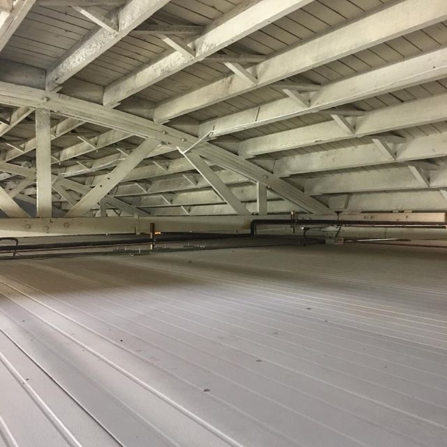 Panels packed to the peak. Here is a #growfoam enclosure reaching twelve feet on the exterior, tucked smoothly underneath a 12'8&quot; bow truss style building. Maximizing square footage is key for #commercialcannabisproduction and #cannapanels comme