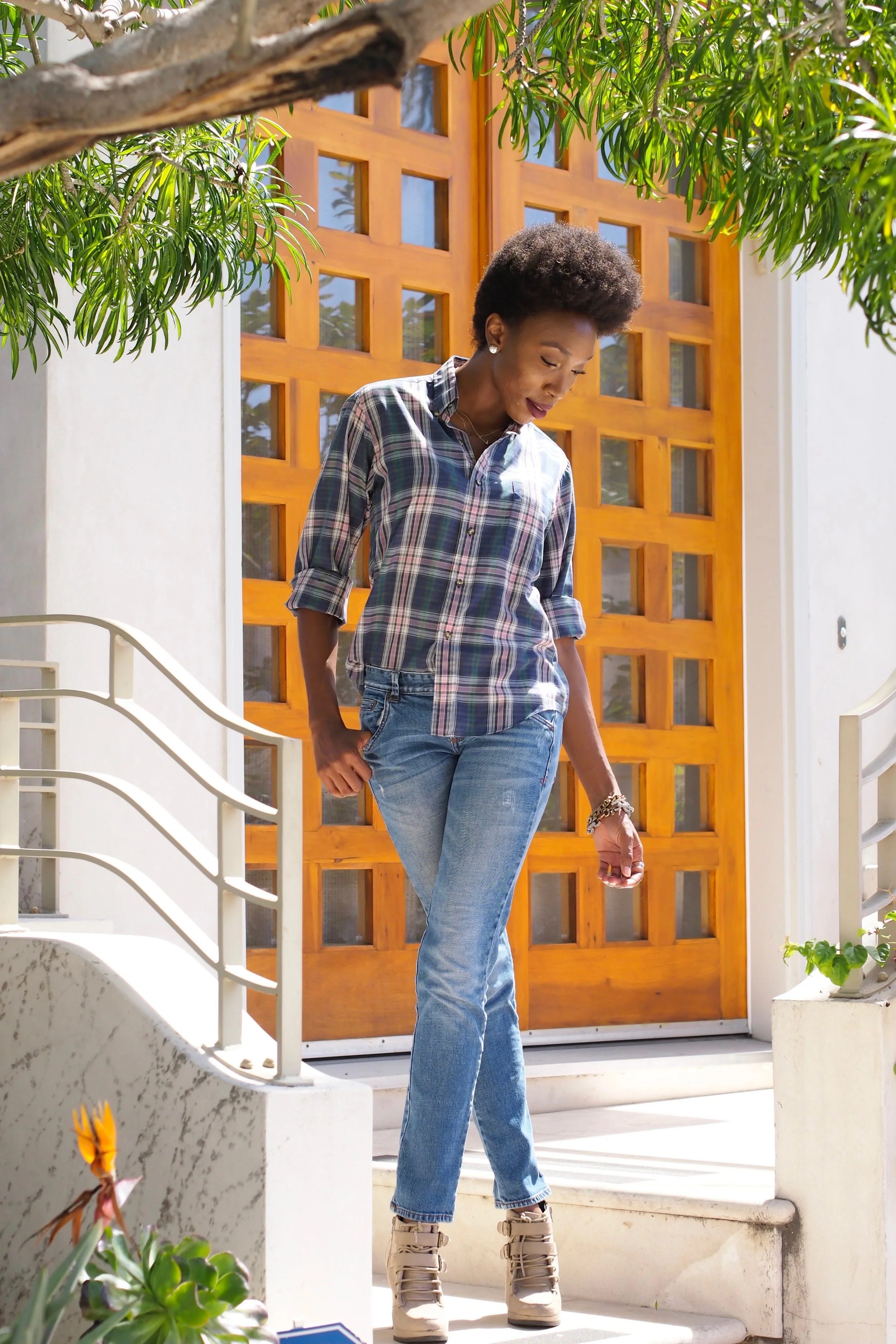 A good pair of jeans is always a great way to rock a Flannel!!! 