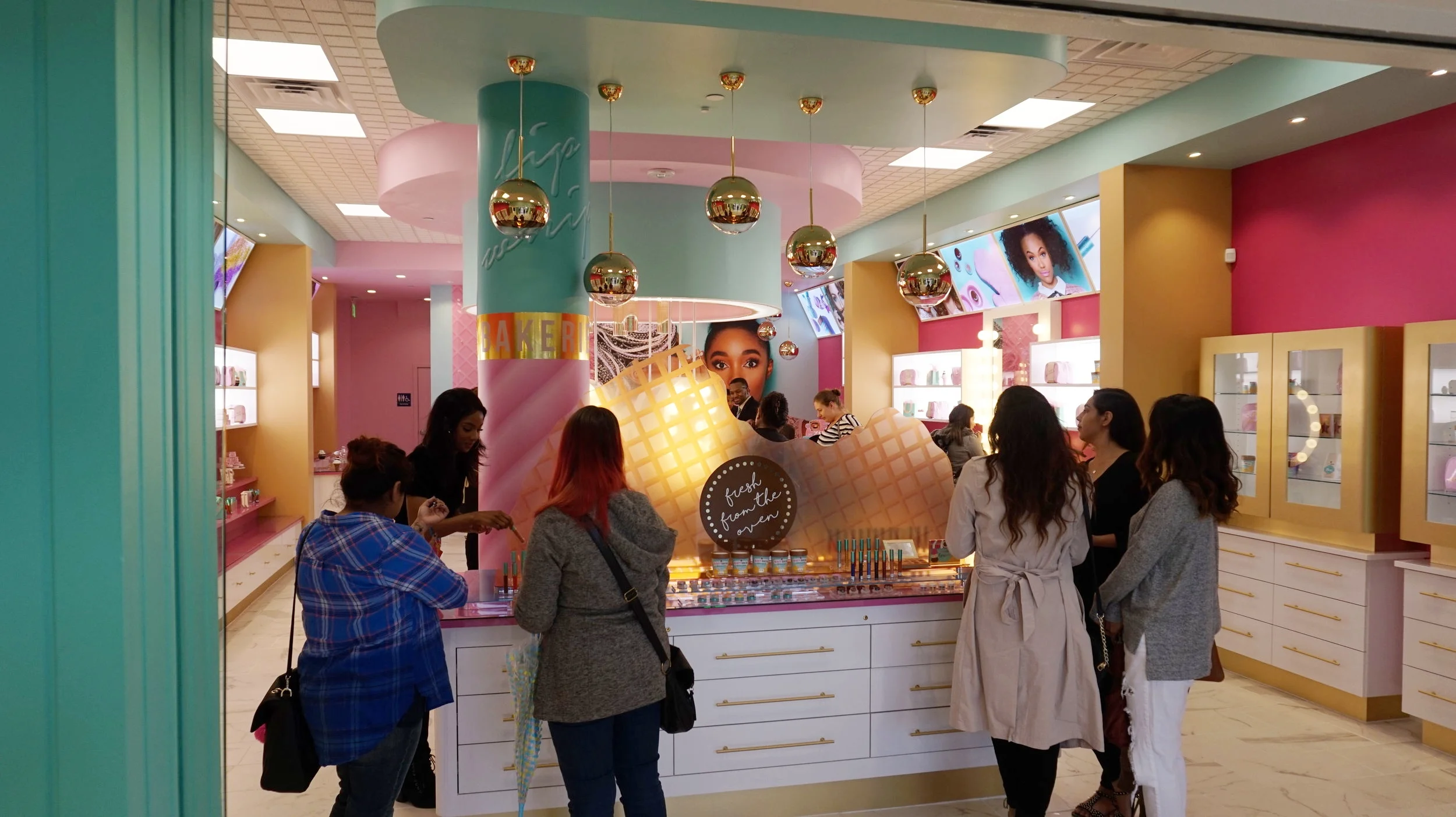 This inside of the store is super cute!!! it matches the Beauty Bakerie's concept perfectly!!!! The brand's theme is revolved around sweets and bakery items.