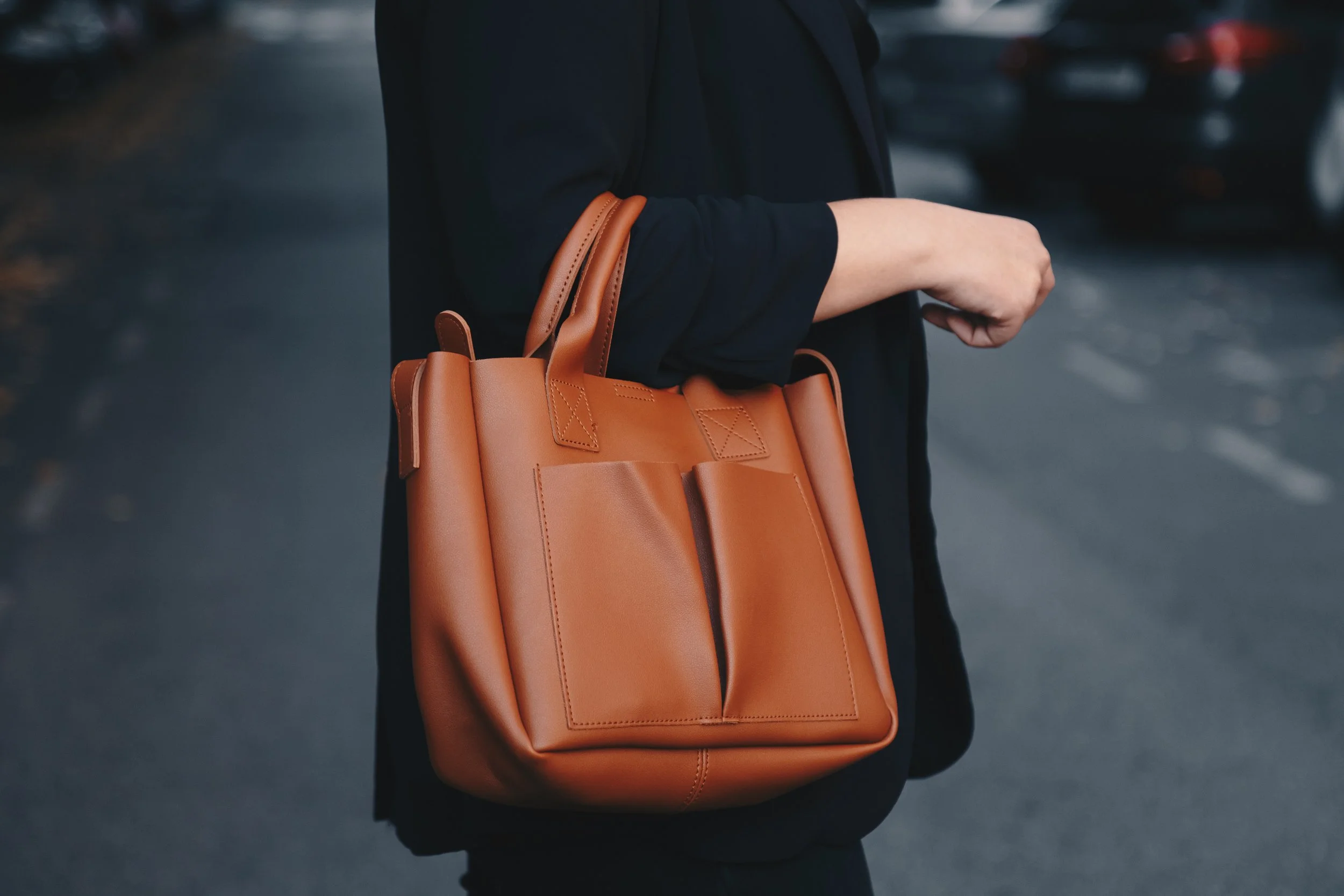 Fashion Meets Functionality: 6 Must-Have Features Of Work Bags For Women