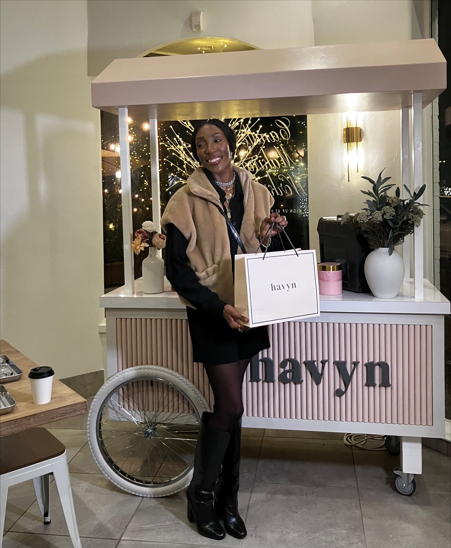 An outfit I never shared&hellip; I am a big fan of a onesie, so I decided to dress this one up!!! ✨ I added a belt, fluffy vest and knee high boots to give it a bit of glam. I love the colder seasons, because I get to wear my layers 🙃

Are you a fan